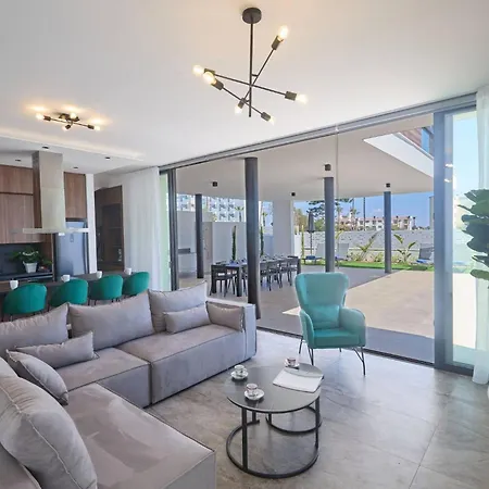 别墅 Brand New 4 Bedroom In Protaras Center *