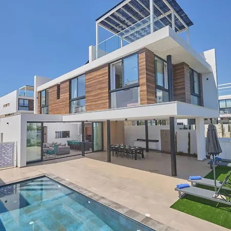 Brand New 4 Bedroom In Protaras Center 别墅